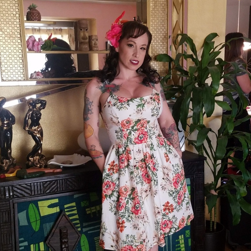 Floral swing dress with pockets!